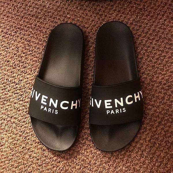 GIVENCHY-FLAT SANDALS46