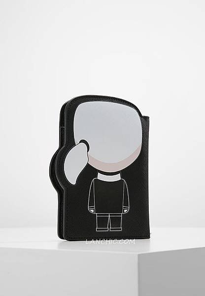 Karl Lagerfeld passport case7-1