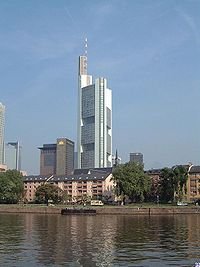 200px-Frankfurt_Commerzbanktower_wmt.jpg