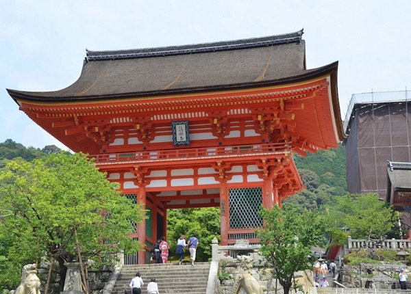 Kyoto-kiyomizudera-entrance.jpg