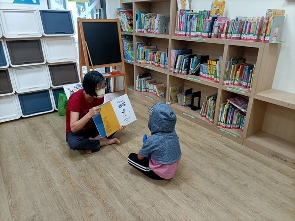 高雄市立圖書館鳳山曹公分館9/10說故事