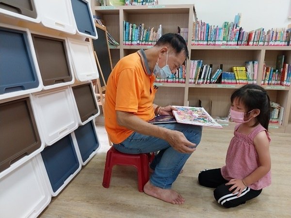 高雄市立圖書館鳳山曹公分館9/10說故事