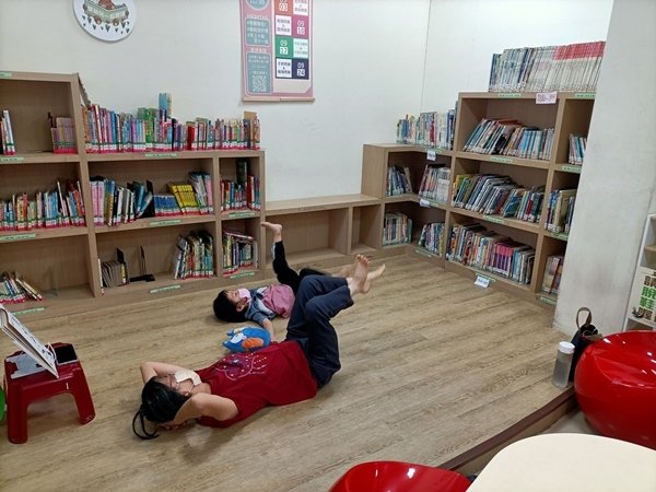 高雄市立圖書館鳳山曹公分館9/10說故事