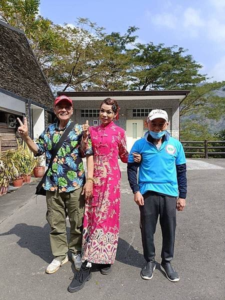 台灣全人中山新城關懷據點長者與烏克麗麗樂團一日遊