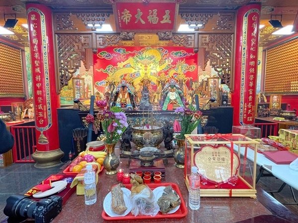 台南將軍苓雅寮金虎爺慈善會蒞臨鳳山白龍庵謁祖進香開光啟靈吉慶