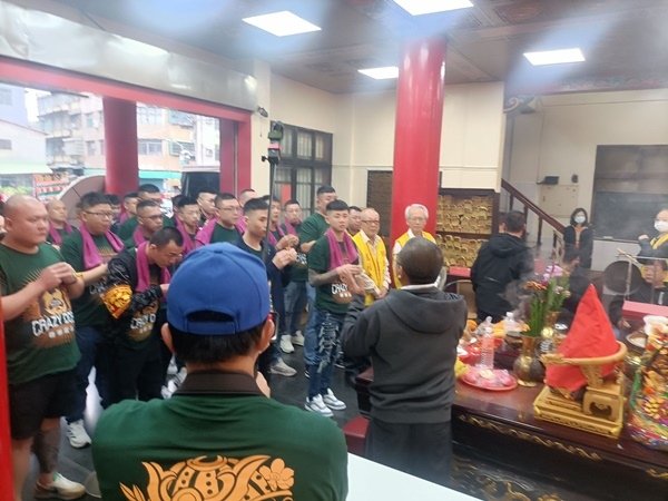 台南將軍苓雅寮金虎爺慈善會蒞臨鳳山白龍庵謁祖進香開光啟靈吉慶