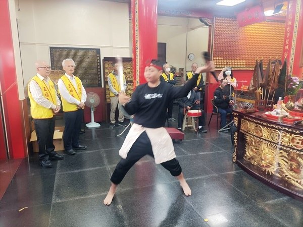 台南將軍苓雅寮金虎爺慈善會蒞臨鳳山白龍庵謁祖進香開光啟靈吉慶