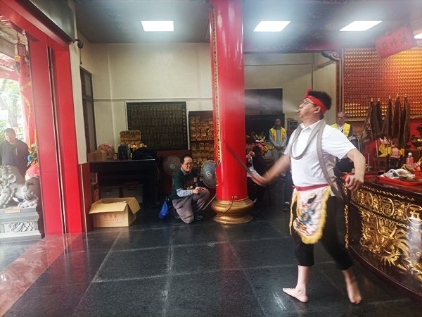 台南將軍苓雅寮金虎爺慈善會蒞臨鳳山白龍庵謁祖進香開光啟靈吉慶