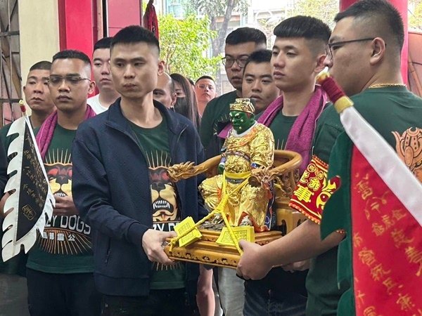台南將軍苓雅寮金虎爺慈善會蒞臨鳳山白龍庵謁祖進香開光啟靈吉慶