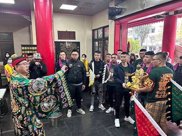 台南將軍苓雅寮金虎爺慈善會蒞臨鳳山白龍庵謁祖進香開光啟靈吉慶