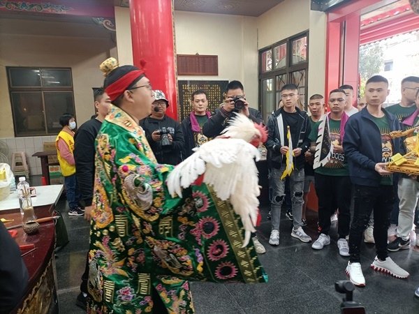 台南將軍苓雅寮金虎爺慈善會蒞臨鳳山白龍庵謁祖進香開光啟靈吉慶
