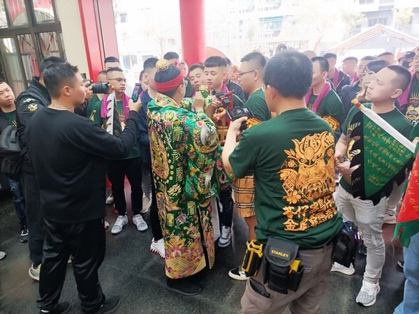 台南將軍苓雅寮金虎爺慈善會蒞臨鳳山白龍庵謁祖進香開光啟靈吉慶
