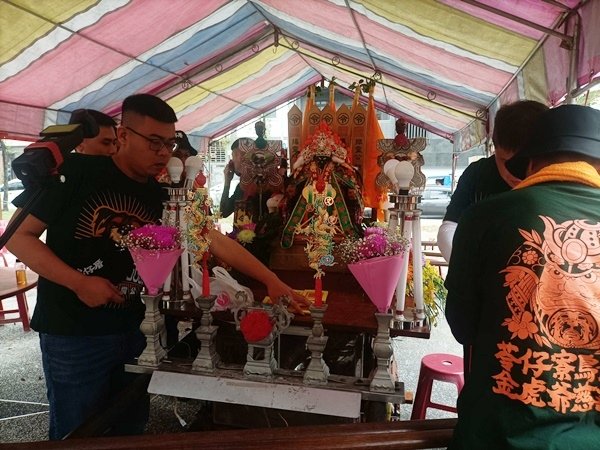 台南將軍苓雅寮金虎爺慈善會蒞臨鳳山白龍庵謁祖進香開光啟靈吉慶