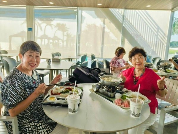 台灣全人關懷照護服務協會舉辦岡山榮民之家「溫馨五月天 ‧ 娛