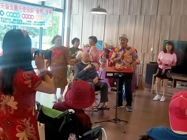 台灣全人關懷照護服務協會仁武博正樂齡護理之家娛老服務