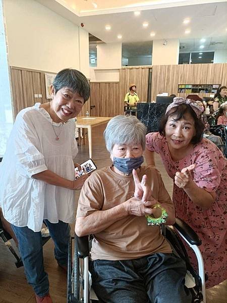 台灣全人關懷照護服務協會仁武博正樂齡護理之家娛老服務
