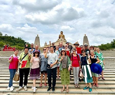 紐西蘭國際友誼團遊高屏舊鐵橋溼地公園、衛武營、佛陀營紀念館巡