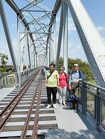 紐西蘭國際友誼團遊高屏舊鐵橋溼地公園、衛武營、佛陀營紀念館巡
