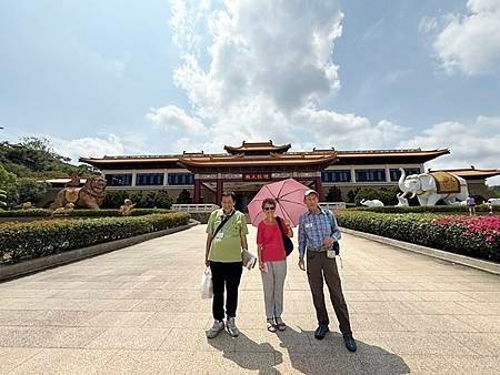 紐西蘭國際友誼團遊高屏舊鐵橋溼地公園、衛武營、佛陀營紀念館巡