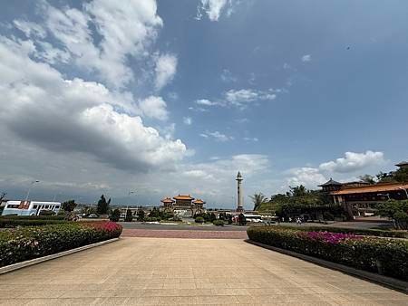 紐西蘭國際友誼團遊高屏舊鐵橋溼地公園、衛武營、佛陀營紀念館巡