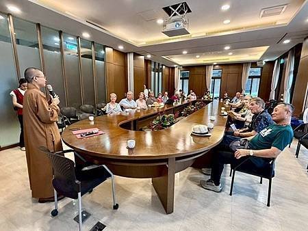 紐西蘭國際友誼團遊高屏舊鐵橋溼地公園、衛武營、佛陀營紀念館巡