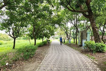 紐西蘭國際友誼團遊高屏舊鐵橋溼地公園、衛武營、佛陀營紀念館巡