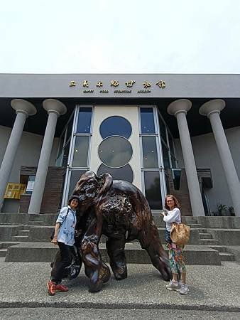 鳳山長青學苑書法水墨直笛班慈濟茶園、西湖渡假村一日遊