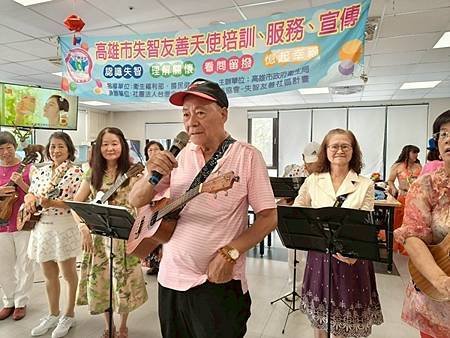 台灣全人關懷照護服務協會長宸護理之家娛老服務慶祝母親節