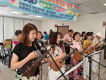 台灣全人關懷照護服務協會長宸護理之家娛老服務慶祝母親節