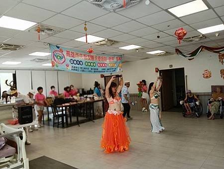 台灣全人關懷照護服務協會長宸護理之家娛老服務慶祝母親節