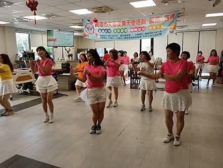 台灣全人關懷照護服務協會長宸護理之家娛老服務慶祝母親節