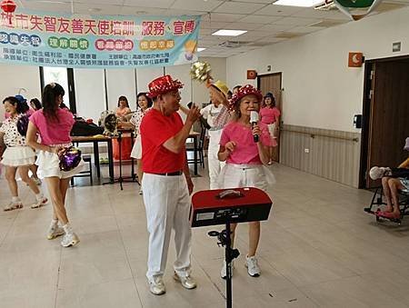 台灣全人關懷照護服務協會長宸護理之家娛老服務慶祝母親節