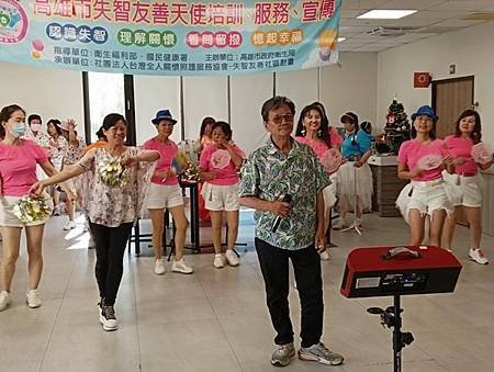 台灣全人關懷照護服務協會長宸護理之家娛老服務慶祝母親節