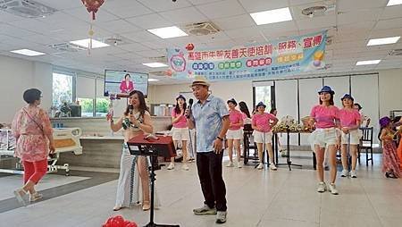 台灣全人關懷照護服務協會長宸護理之家娛老服務慶祝母親節