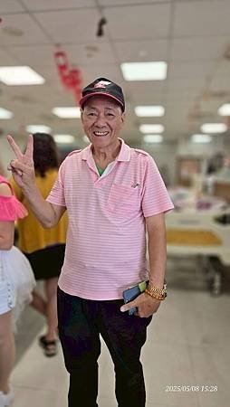 台灣全人關懷照護服務協會長宸護理之家娛老服務慶祝母親節