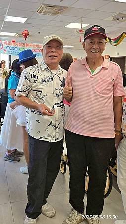 台灣全人關懷照護服務協會長宸護理之家娛老服務慶祝母親節