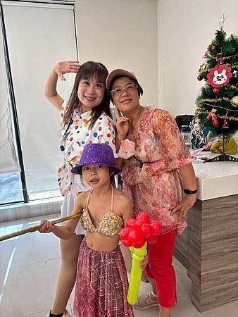 台灣全人關懷照護服務協會長宸護理之家娛老服務慶祝母親節
