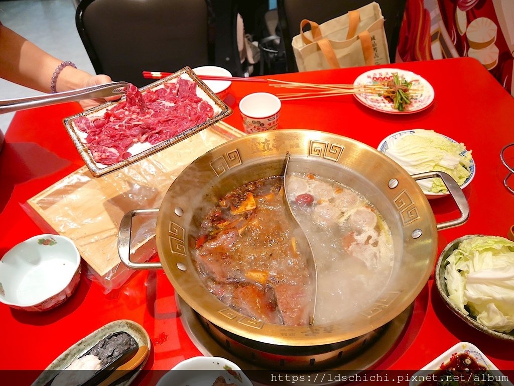 【台北美食】通化夜市美食推薦『壹直串麻辣鴛鴦』-高ＣＰ值串串