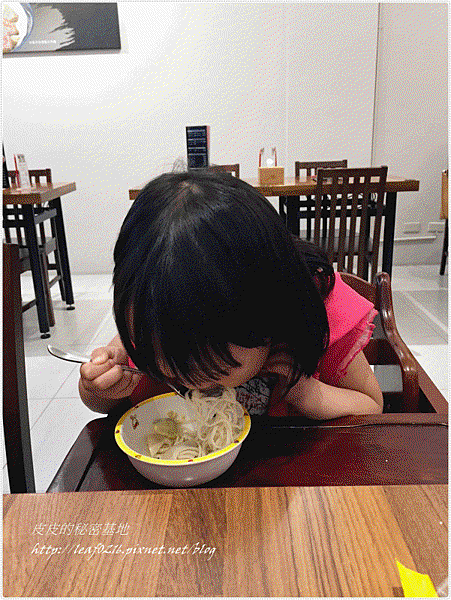 吃麵.gif