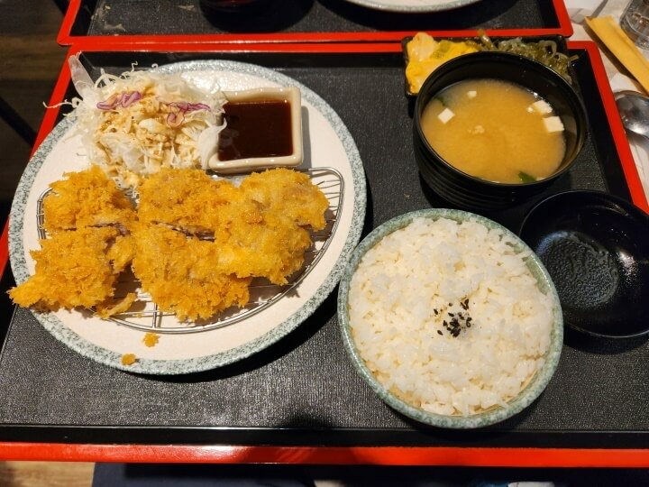 3-築本屋腰內豬排定食(調整).jpg