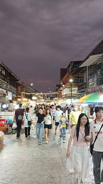 2025泰國東北部自由行（16）－南邦假日夜市