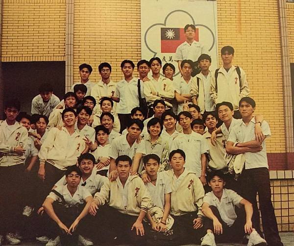 第一個導師班男孩高中畢業20年了