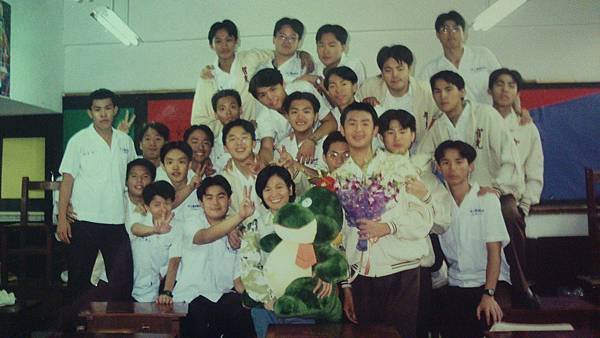 第一個導師班男孩高中畢業20年了