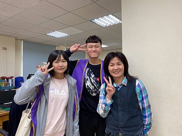 戴著口罩完全認不出他是誰