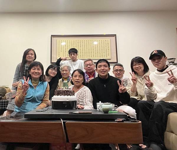 提前幫媽媽過84歲生日