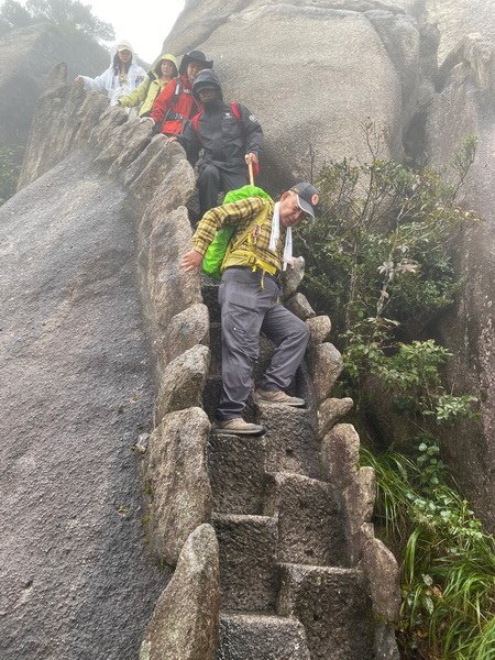 20240927 拿捏黃山徒步行（下）A進B出天都峰