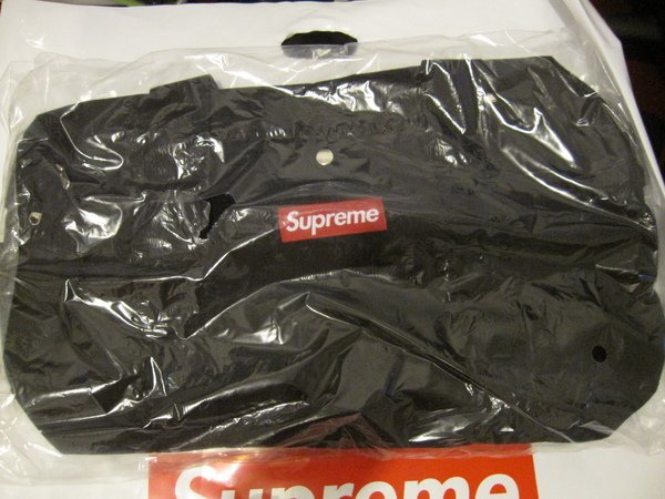 Supreme X Sunbrella Duffle bag 01