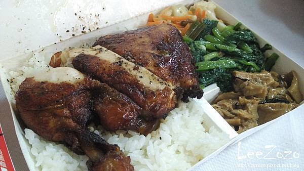 【新北|中和】(連城路)黑滷便當店|超濃郁的肥香滷肉汁+超大