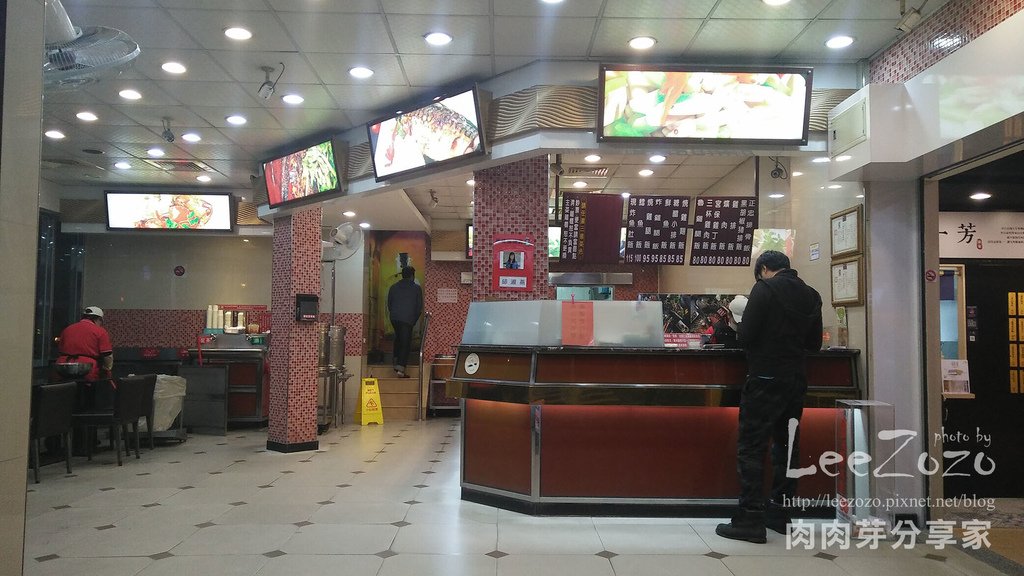  A22美食, JCPARK, SOGO接駁車時刻表, 中壢A22, 中壢中平路美食, 中壢個人KTV, 中壢哪裡好逛, 中壢夜市, 中壢大尺碼女裝, 中壢景點, 中壢東南亞超市, 中壢極品豬腳飯, 中壢正忠排骨飯, 中壢火車站美食, 中壢美食, 中壢美食推薦, 中壢遊記, 中平商圈, 大尺碼, 老街溪商圈, 肉肉芽分享家,老街溪美食商圈
