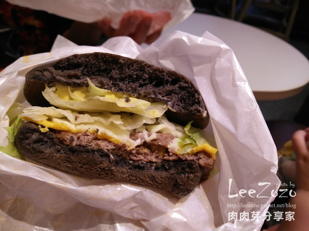 雙牛起司黑堡 (1).jpg
